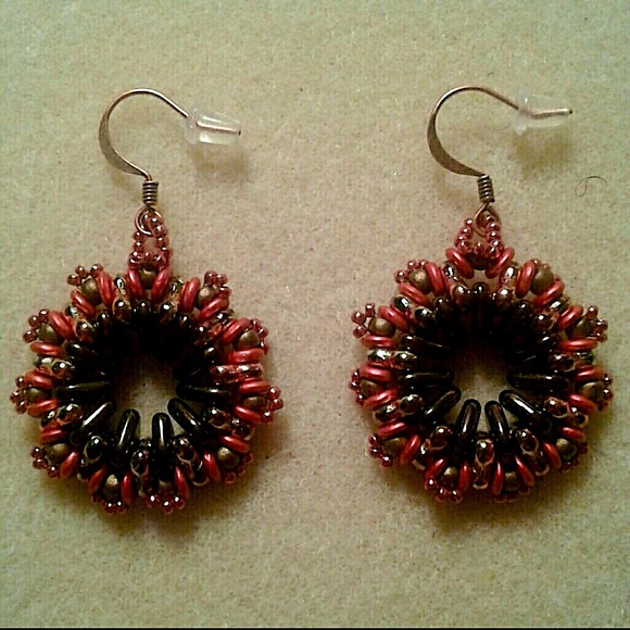 "Blazing lava" trinity beaded hoop earrings - Picture 3 of 3